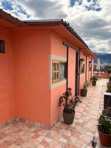 Budova, kde se penzion nachází + 27 fotografií