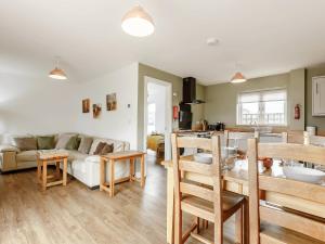 Η κουζίνα ή μικρή κουζίνα στο Lilac Lodge