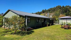 Κήπος έξω από το Fale Va'a in Marahau