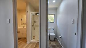 Ένα μπάνιο στο Fale Va'a in Marahau +28 φωτογραφίες