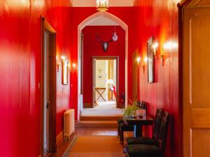 Ένα ή περισσότερα κρεβάτια σε δωμάτιο στο Dalnaglar Castle - Uk7072