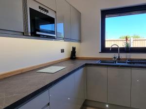 Kuchyň nebo kuchyňský kout v ubytování Dronefield Lodge