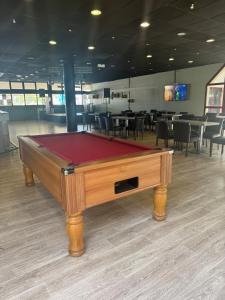 a pool table in the middle of a room at Bungalow 507 3ch wifi Camping Siblu Lac de Rêves in Lattes