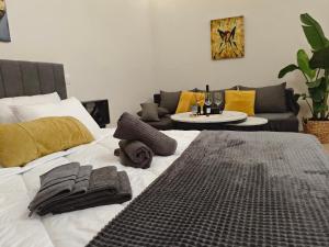 a bedroom with a bed with towels on it at Kerkétio guesthouse in Tríkala +23 photos