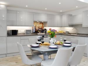 Kuchyň nebo kuchyňský kout v ubytování Ramerish Retreat