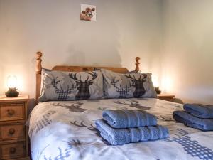 a bedroom with a bed with blue towels on it at Lathkill Cottage in Bakewell +16 photos