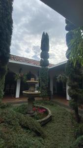 a fountain in the yard of a house at Paraíso Real in Buga +29 photos