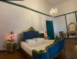 a bedroom with a bed with blue and gold furniture at Paraíso Real in Buga +29 photos