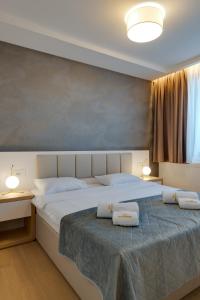 Ένα ή περισσότερα κρεβάτια σε δωμάτιο στο Zepterme Apartman 408