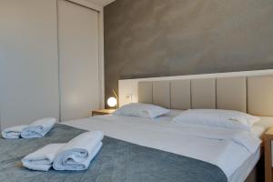 Ένα ή περισσότερα κρεβάτια σε δωμάτιο στο Zepterme Apartman 408 +13 φωτογραφίες