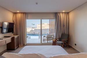 Postel nebo postele na pokoji v ubytování UTOPIA Blue Resort + 63 fotografií