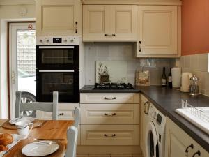 Η κουζίνα ή μικρή κουζίνα στο The Fairway