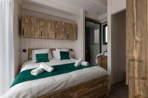 Postel nebo postele na pokoji v ubytování Lodges Arverne