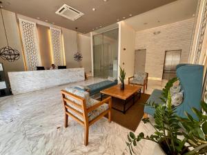 Χώρος καθιστικού στο Grand Marina Oceanview Apartments by Xarm Apartments