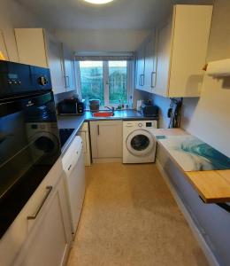 Η κουζίνα ή μικρή κουζίνα στο CwmwdigCwtch2