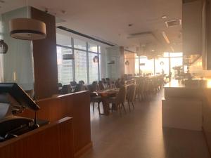 Εστιατόριο ή άλλο μέρος για φαγητό στο Grand Marina Oceanview Apartments by Xarm Apartments +39 φωτογραφίες