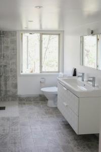 Koupelna v ubytování Idyllic Holiday Home With Scenic Views On Älgö