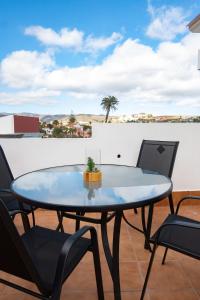 a table and chairs on a balcony with a view at La Centenaria 1920 in Telde +33 photos