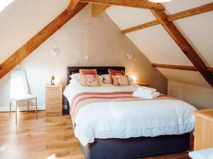 a bedroom with a large bed in a attic at Flemish Cottage - Uk6720 in Lydstep