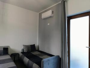 a small bedroom with a bed and a window at MT-Apartments in Bollate