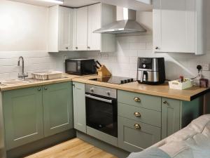 Nhà bếp/bếp nhỏ tại Edward Terrace Cottage