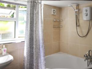 Phòng tắm tại Edward Terrace Cottage +3 ảnh