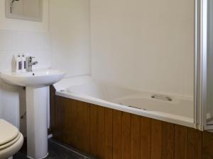 Et badeværelse på Aunt Nell's Cottage - 18826 + 5 billeder