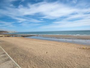 NewchurchにあるThe Galley - E3770の桟橋と海のビーチ