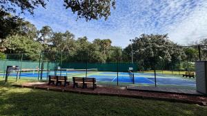 Εγκαταστάσεις για τένις ή/και σκουός στο Quiet Goose Stays ή εκεί κοντά
