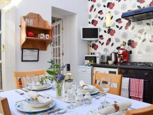 Η κουζίνα ή μικρή κουζίνα στο St Cuthbert's Retreat