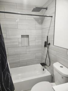 Ένα μπάνιο στο Calm and collective +3 φωτογραφίες