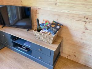 TV a/nebo společenská místnost v ubytování Farm View - Uk43708