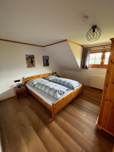 a bedroom with a large bed in a room at Ferienwohnung Lahnerhof in Arriach