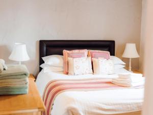 a bedroom with a bed with pillows and two lamps at St David's Lodge - Uk6738 in Lydstep +8 photos