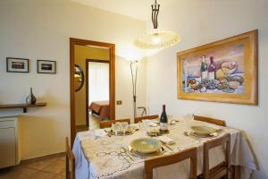 a dining room with a table with a white table cloth at Residenz Roccolo in Ghiffa