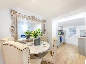 a dining room with a mirror and a table and chairs at Violet Cottage - Uk45968 in Yarm