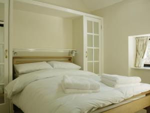 Postel nebo postele na pokoji v ubytování 7 Torwood Gables + 8 fotografií