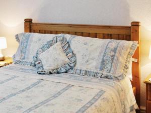 Postel nebo postele na pokoji v ubytování Hammer Bank Lodge