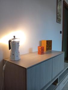 a table with a robot on top of it at B&B Rivoli in Rivoli