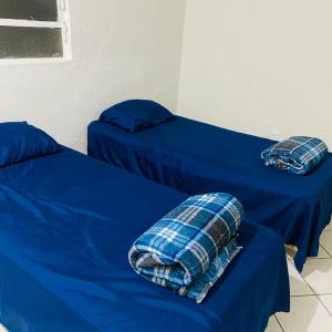 En eller flere senge i et værelse på Casa Vila Família