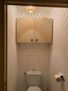 Ένα μπάνιο στο Charmant T1 refait à neuf, St Raphaël, Valescure