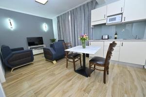 Kuchyň nebo kuchyňský kout v ubytování Liyu Hotel Apartment