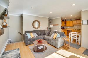 Η κουζίνα ή μικρή κουζίνα στο Walk to Giant Steps and Hot Tub Brian Head Condo!