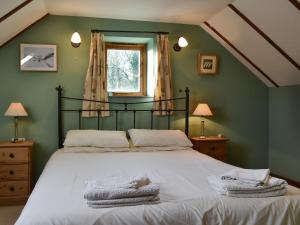 En eller flere senge i et værelse på Aunt Nell's Cottage - 18826