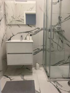 Ένα μπάνιο στο SUPREME Rooms +11 φωτογραφίες