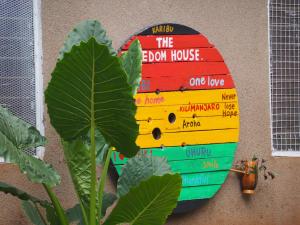 Πιστοποιητικό, βραβείο, πινακίδα ή έγγραφο που προβάλλεται στο freedom house