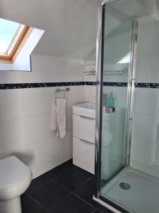 Koupelna v ubytování Secret Garden + 10 fotografií