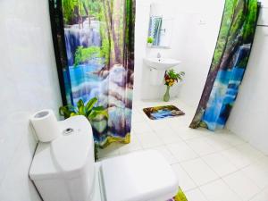 Koupelna v ubytování Mount Edge Riverside Hotel