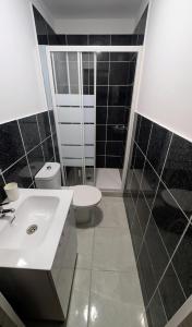 Et badeværelse på Riko Guest House 2