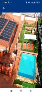 Bazén v ubytování Relax House Barcelone nebo v jeho okolí